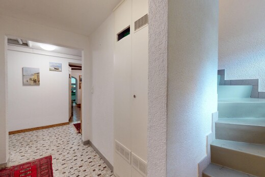 treppe mit lüftungsgitter