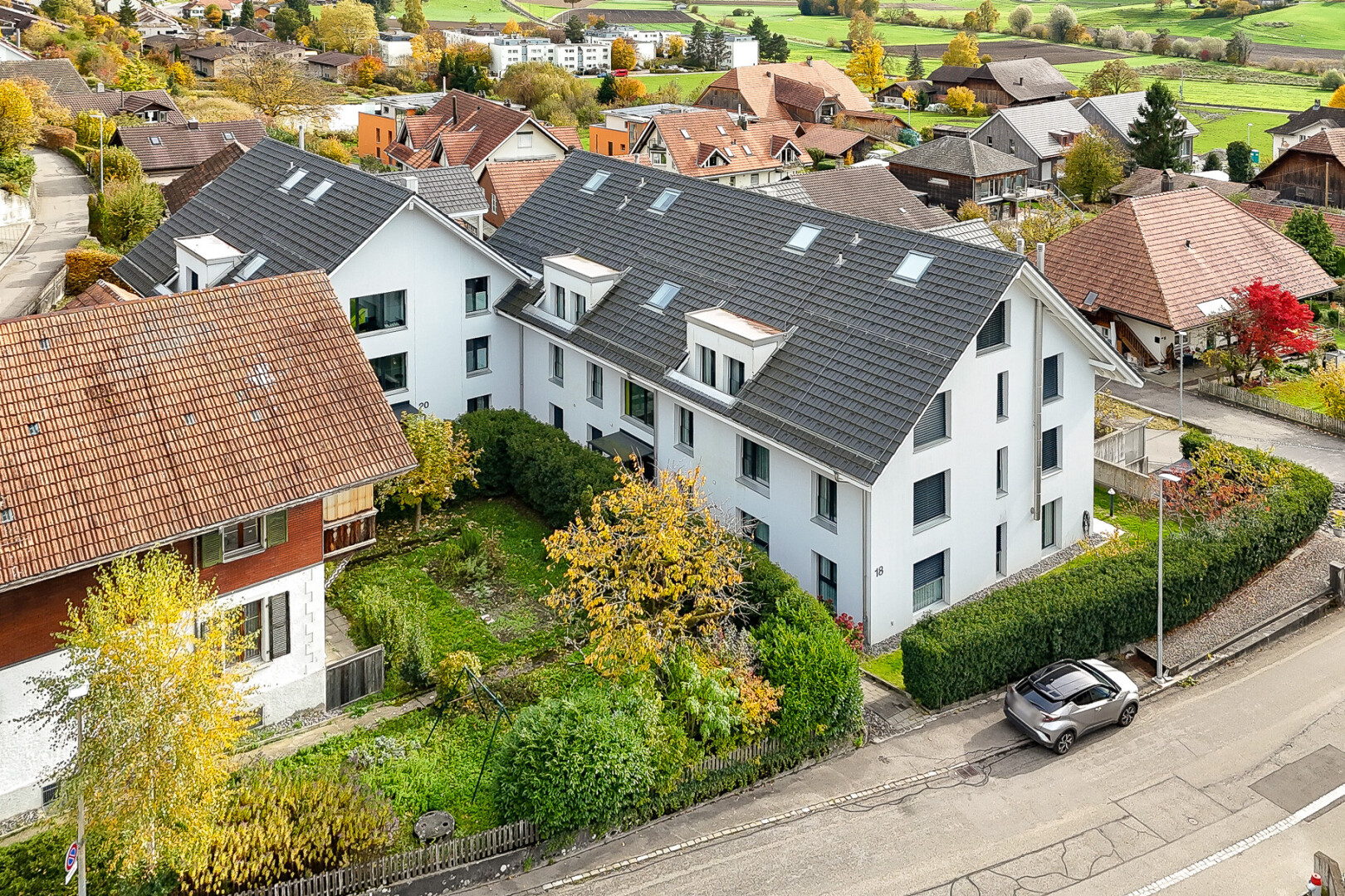 außenansicht mit drone view, stuckverkleidung, residential view, und wohngebietblick