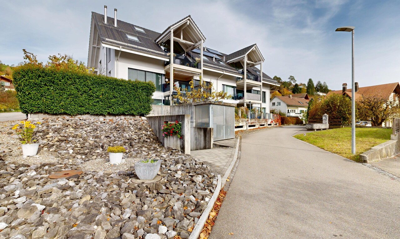 außenansicht mit property visible und day time