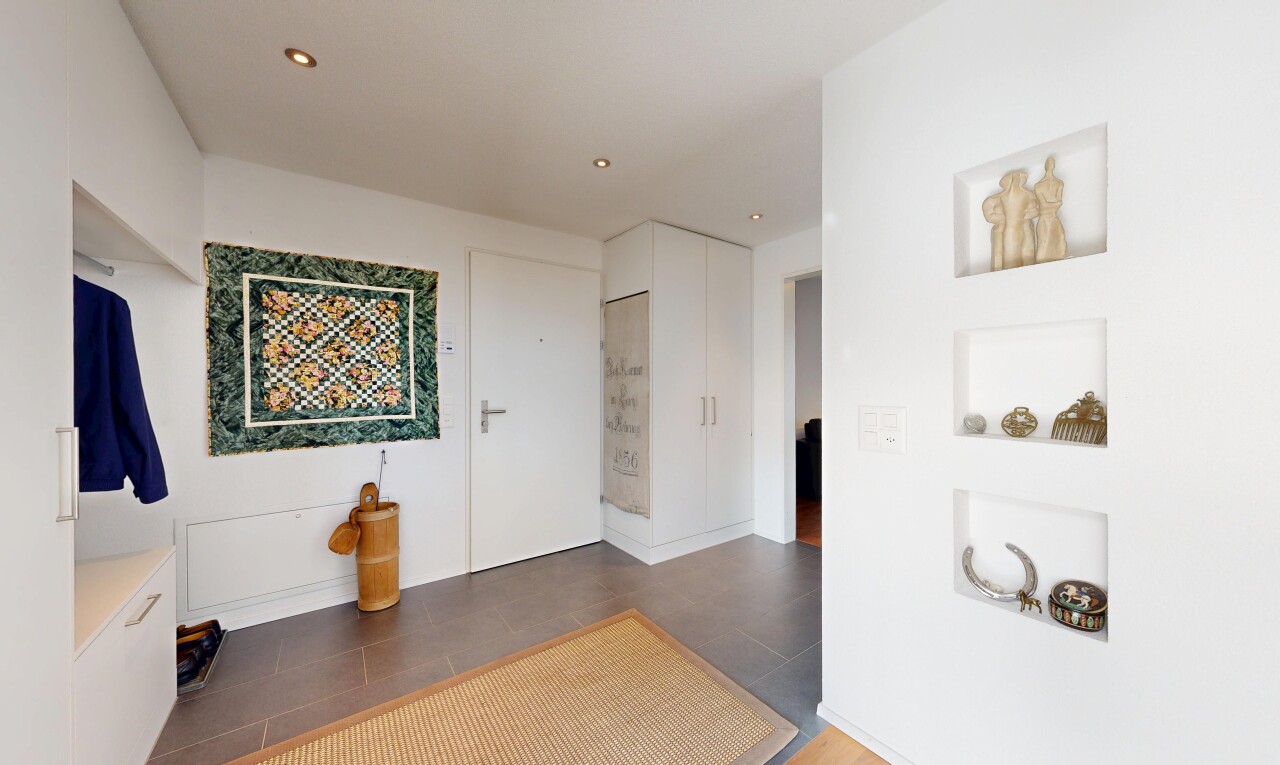 halle / korridor mit inside property, gipskartonwand, drywall, einbauleuchten, und recessed lighting