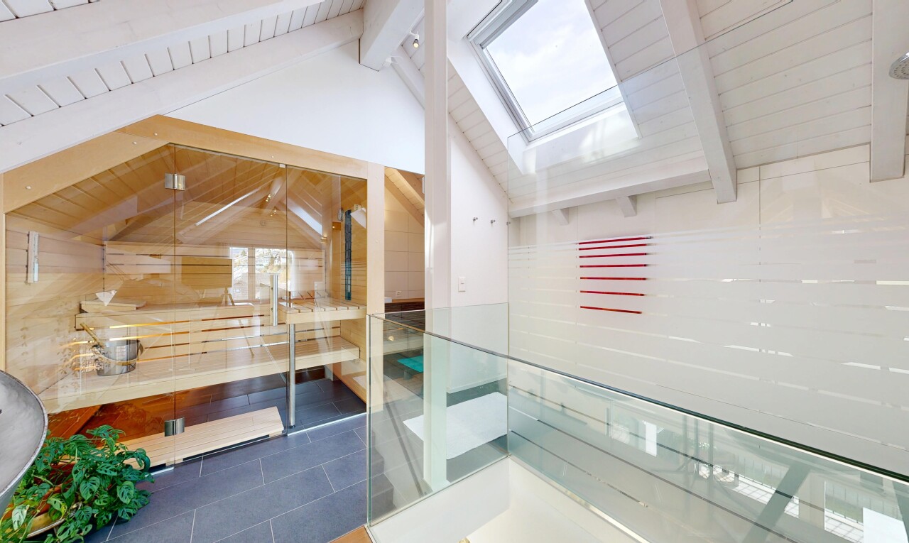 rezeption / lobby mit beamed ceiling, inside community, tile floor, vaulted ceiling, und dachfenster