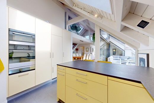 küche mit arbeitsplatten, track lighting, deckenbeleuchtung, tile floor, und fliesenboden