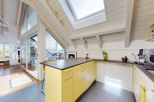 küche mit natürliches licht, natural light, balkendecke, beamed ceiling, und inside property