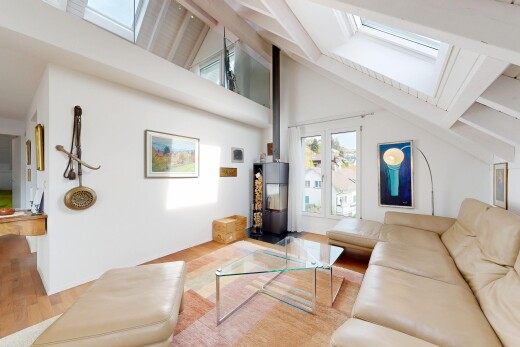 wohnzimmer mit dachfenster, vaulted ceiling, dachschräge, beamed ceiling, und balkendecke