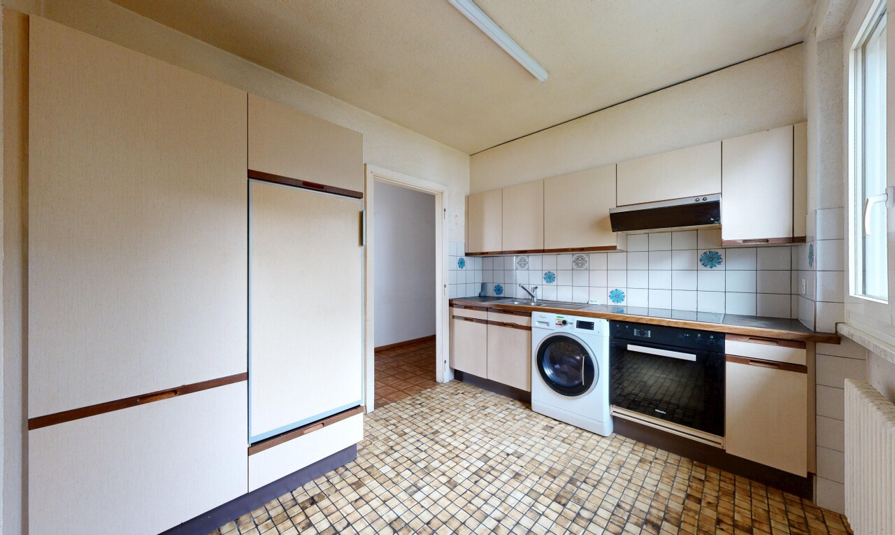 küche mit tumbler, ofen, küchenrückwand beim Herd, küchenrückwand beim herd, und inside property