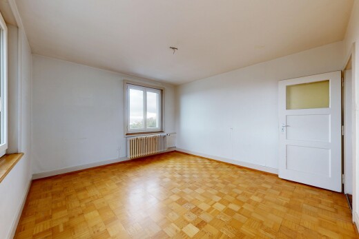 leerer raum mit holzfußboden, wood finish floor, kühler, inside property, und parquet floor