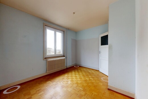 leerer raum mit kühler, baseboards wall, sockelleisten, drywall, und gipskartonwand