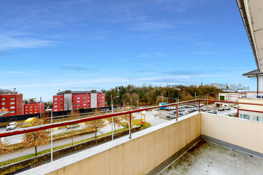 balcon avec from property, day time, et balcon