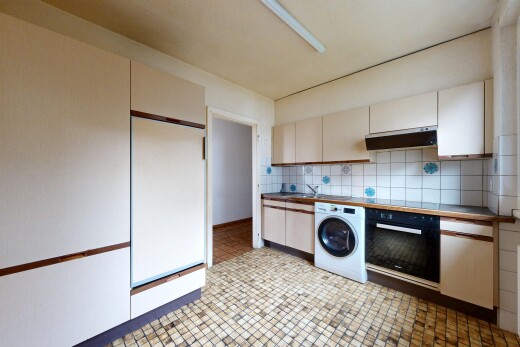 küche mit tumbler, ofen, küchenrückwand beim Herd, küchenrückwand beim herd, und inside property