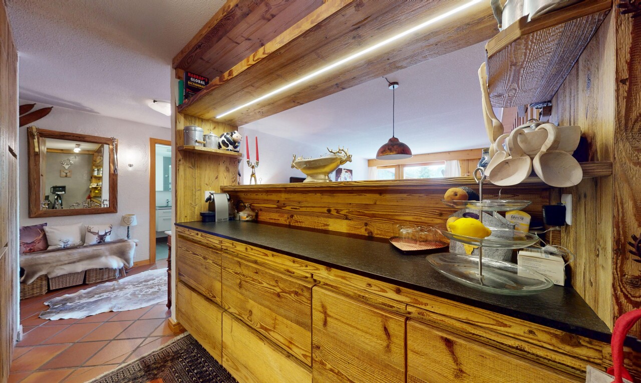 küche mit inside property, arbeitsplatten, fliesenboden, tile floor, und gipskartonwand