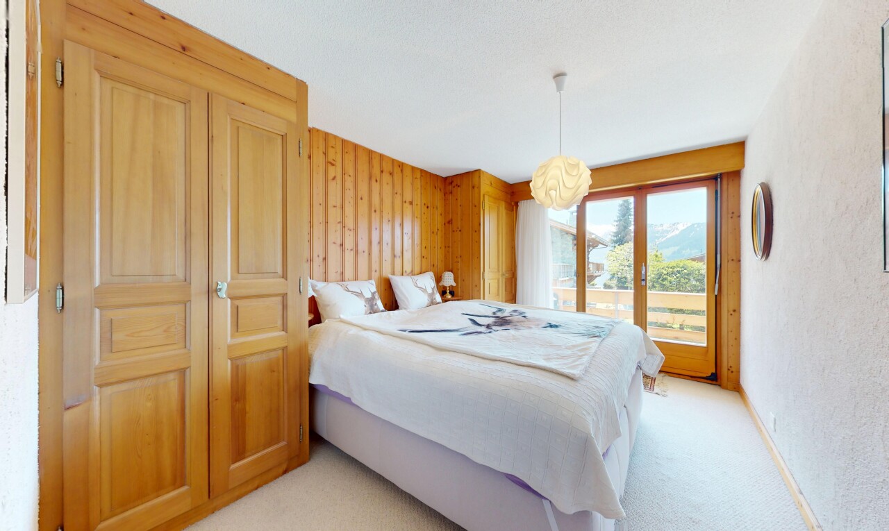 zimmer / schlafzimmer mit außenzugang, inside property, natural light, natürliches licht, und carpet