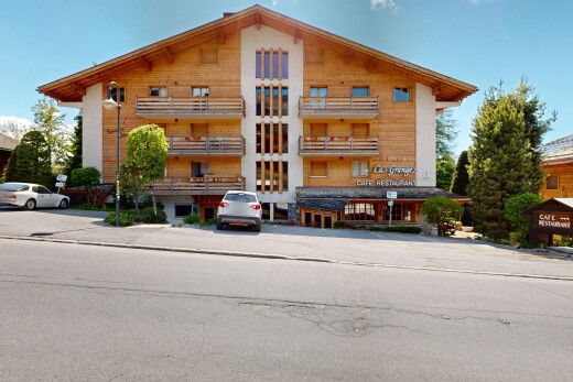 extérieur du bâtiment avec property visible et day time
