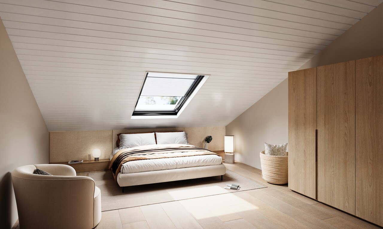 chambre avec pièce supplémentaire, puits de lumière, inside property, vaulted ceiling, et plafond voûté