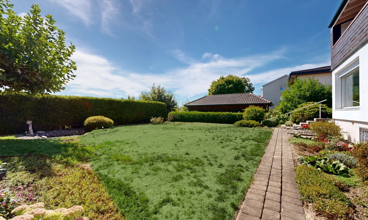 garten mit from property, day time, und rasen