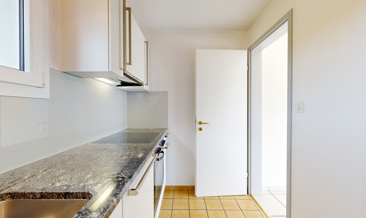küche mit light floor, stone countertops, stein arbeitsplatten, white cabinets, und weiße schränke