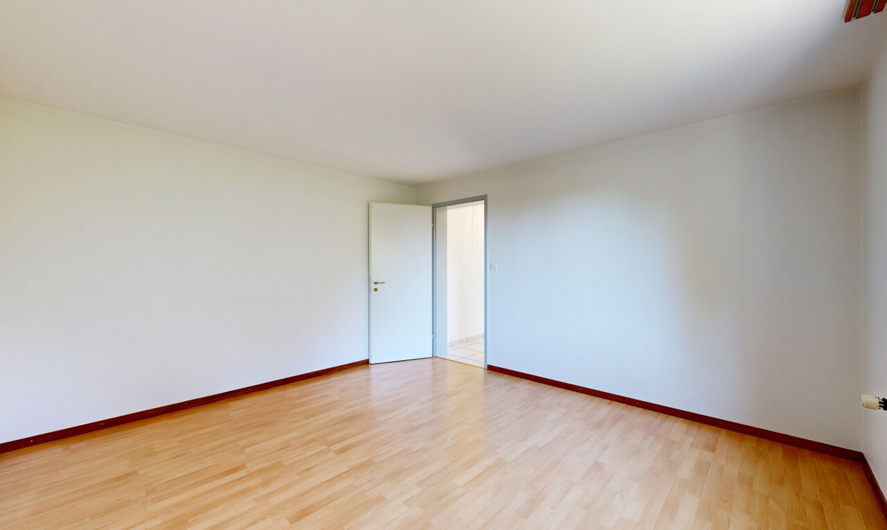 leerer raum mit gipskartonwand, drywall, sockelleisten, baseboards wall, und light floor