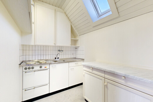 küche mit dachfenster, light countertops, arbeitsplatten, light floor, und shaker cabinets
