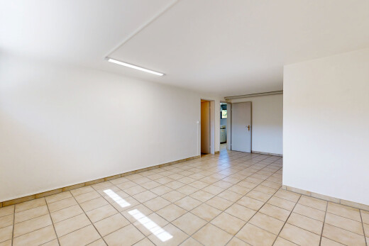 leerer raum mit light floor, drywall, gipskartonwand, tile floor, und fliesenboden