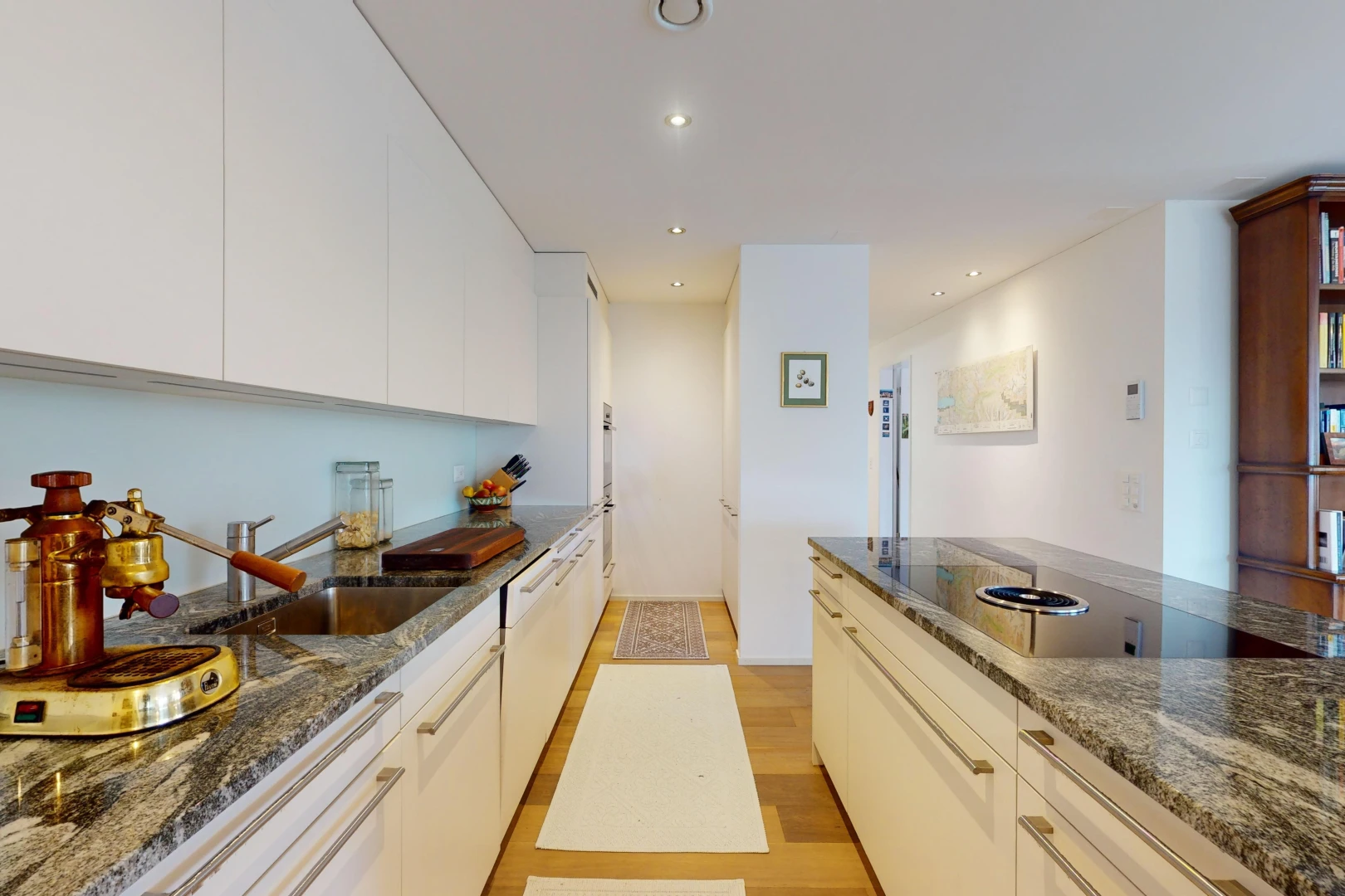 küche mit stein arbeitsplatten, stone countertops, light floor, holzfußboden, und wood finish floor