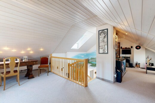 esszimmer mit bürobereich, niedrige decke, low ceiling, dachschräge, und vaulted ceiling