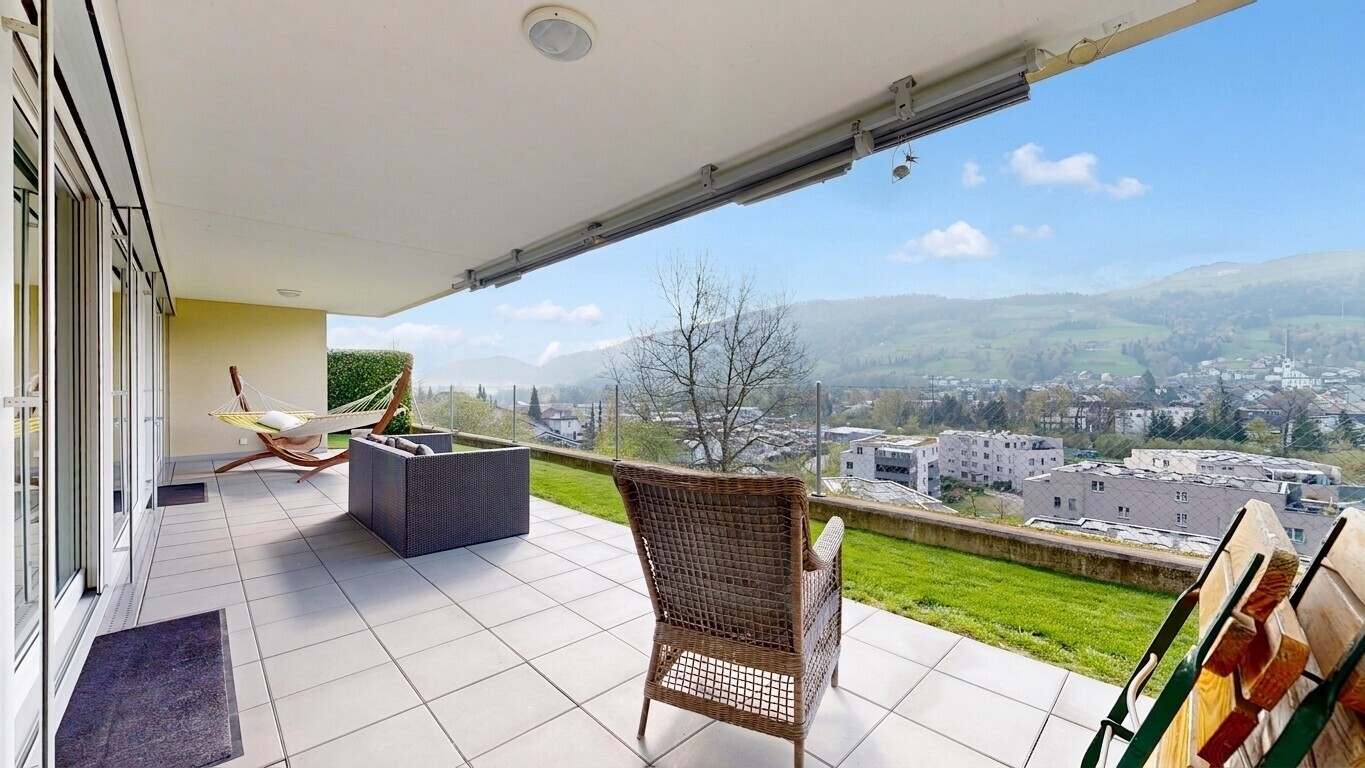 terrasse avec from property, vue sur la montagne, mountain view, terrasse, et day time