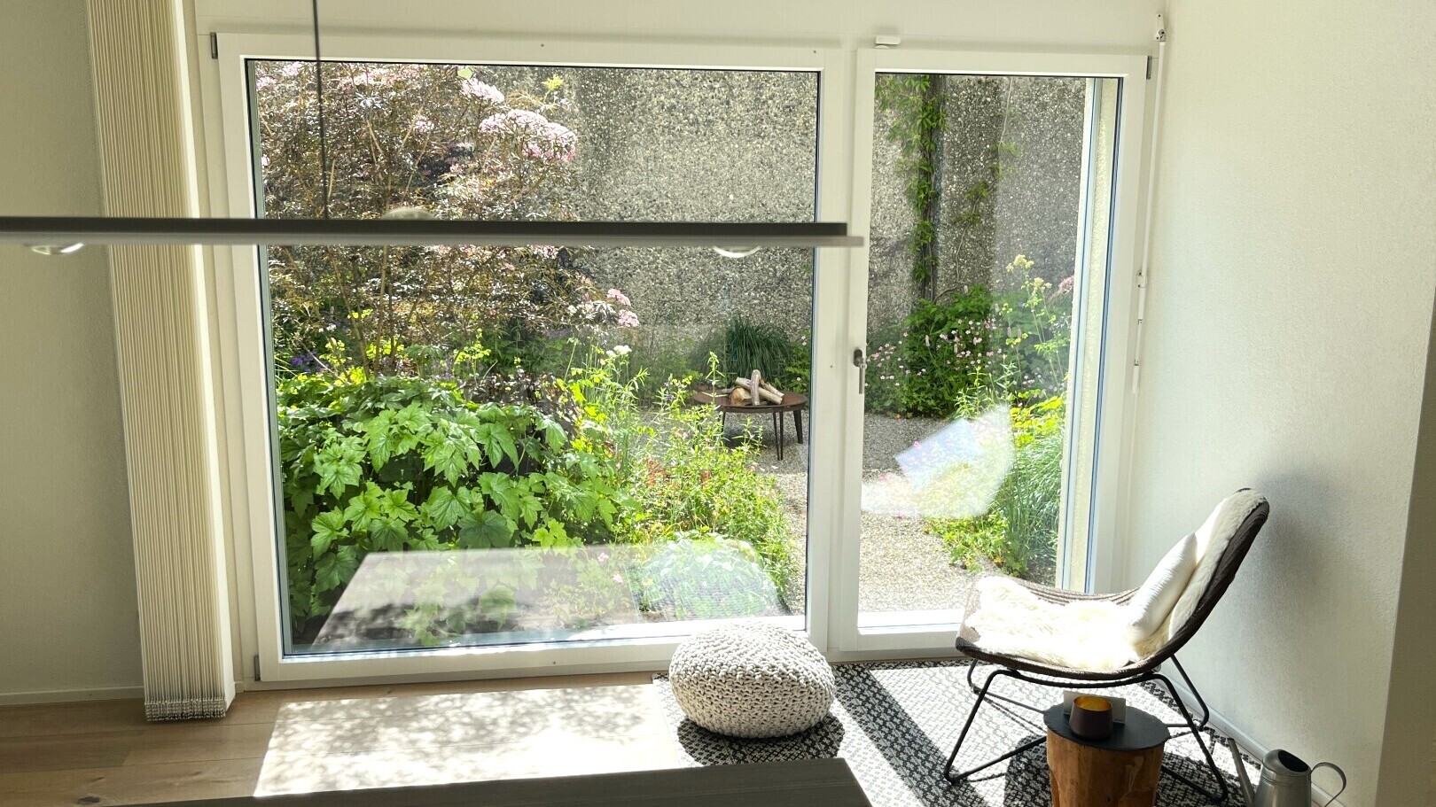 détails avec inside property, window, interior, cloison sèche, et drywall