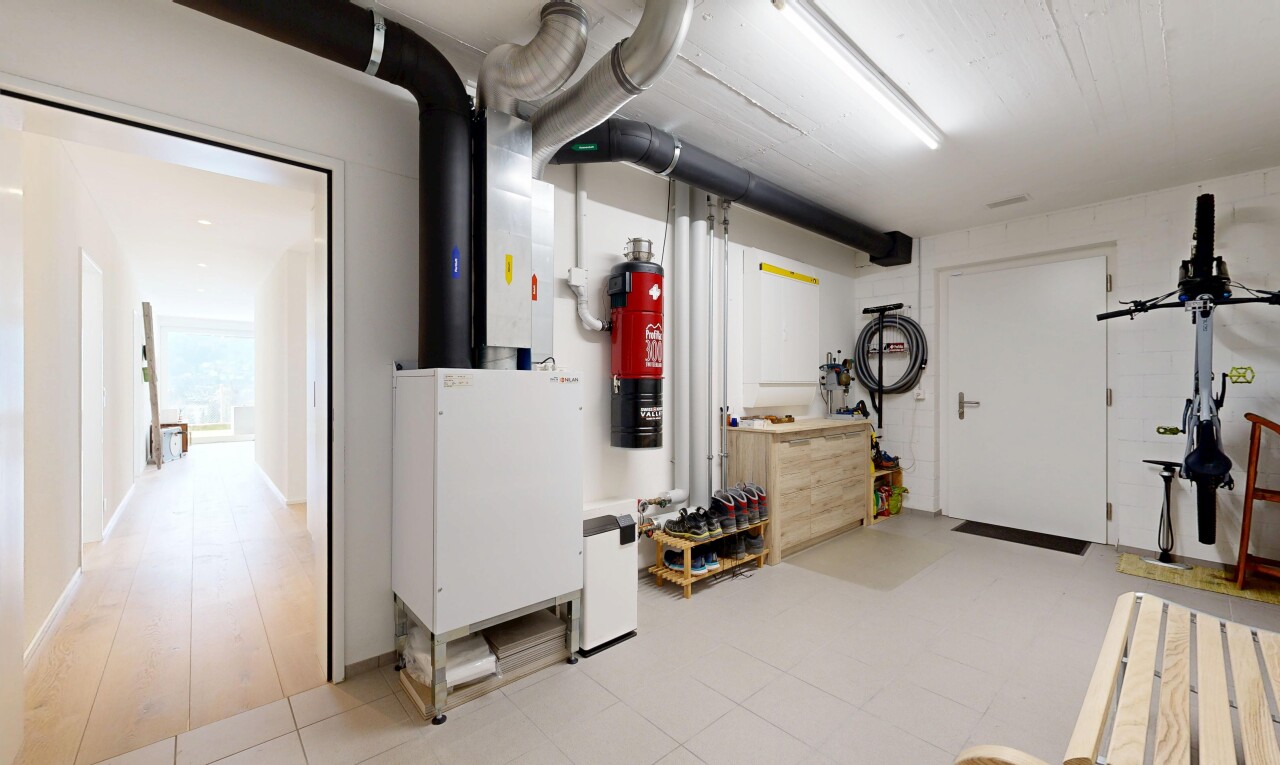 gym avec light floor, inside property, cloison sèche, et drywall