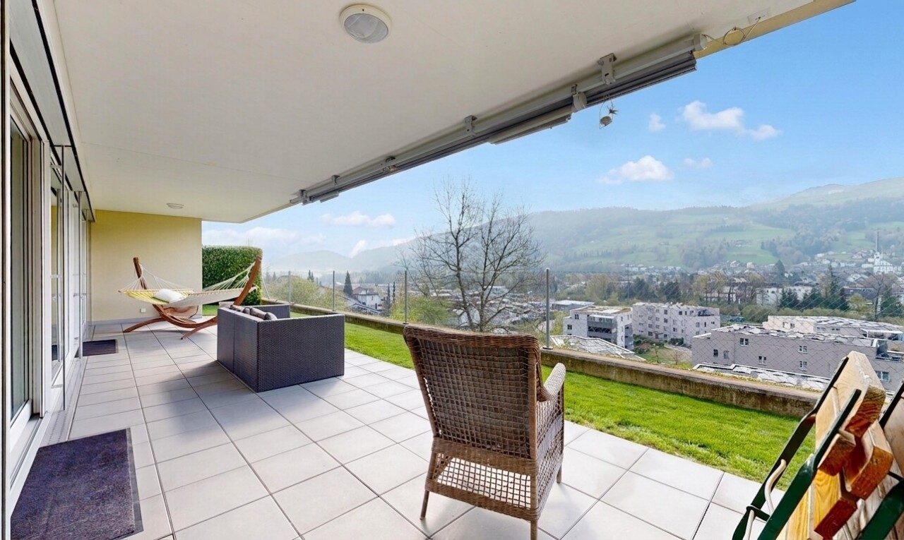 terrasse avec from property, vue sur la montagne, mountain view, terrasse, et day time