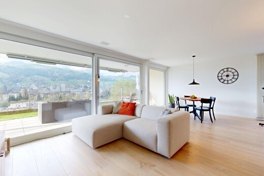 wohn- / esszimmer mit wood finish floor, holzfußboden, inside property, drywall, und gipskartonwand