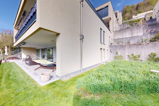 außenansicht mit stuckverkleidung, rasen, day time, zaun, und terrasse