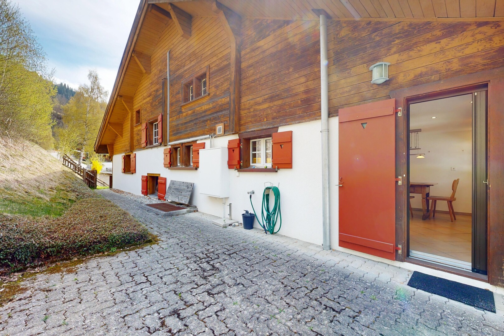 außenansicht mit day time, holzverkleidung, from community, stuckverkleidung, und horizontale verkleidung