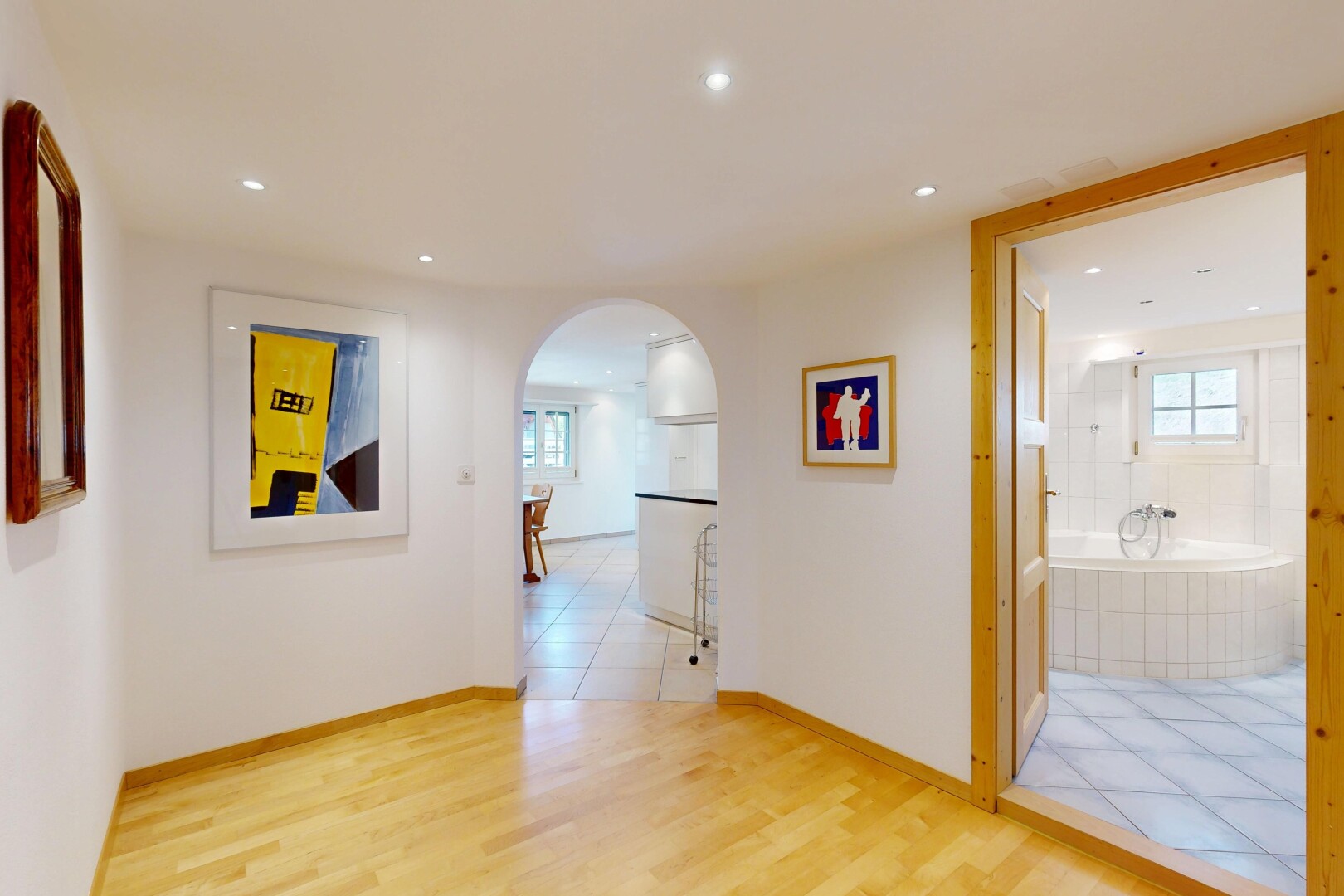 halle / korridor mit holzfußboden, wood finish floor, gipskartonwand, drywall, und inside property