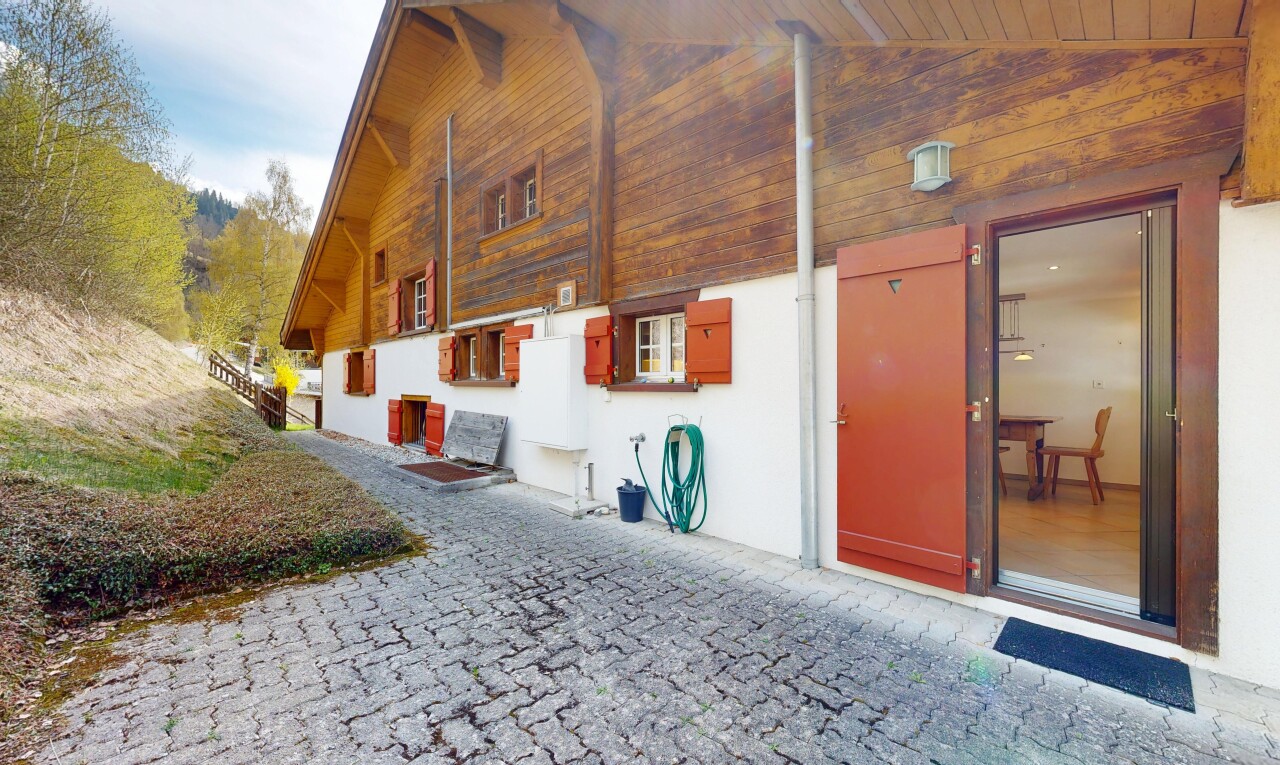 außenansicht mit day time, holzverkleidung, from community, stuckverkleidung, und horizontale verkleidung