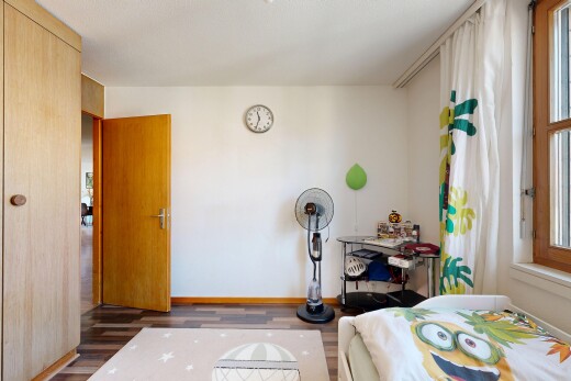 zimmer / schlafzimmer mit drywall, gipskartonwand, inside property, baseboards wall, und sockelleisten