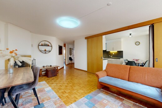wohn- / esszimmer mit drywall, gipskartonwand, parquet floor, wood finish floor, und holzfußboden