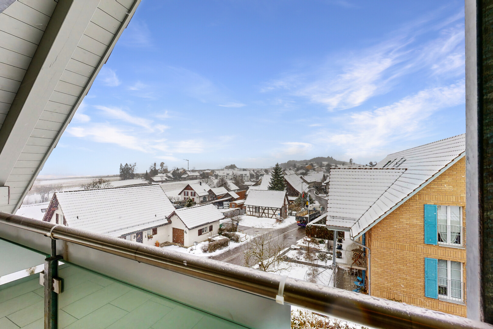 balcon avec snow, from property, vue résidentielle, residential view, et balcon