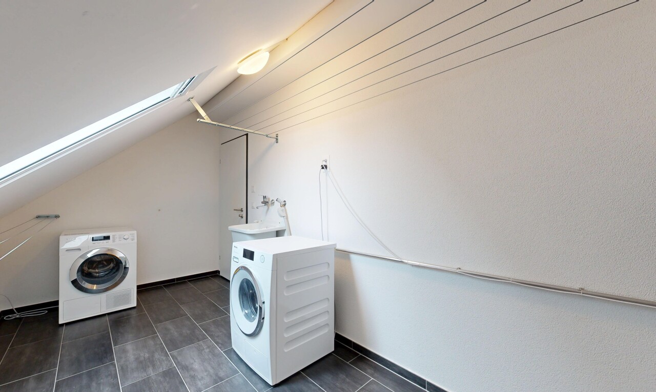 buanderie avec inside property, cloison sèche, drywall, buanderie, et lave-linge et sèche-linge séparés