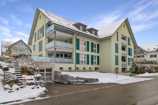 außenansicht mit snow, day time, blick auf wohnanlage, und garage