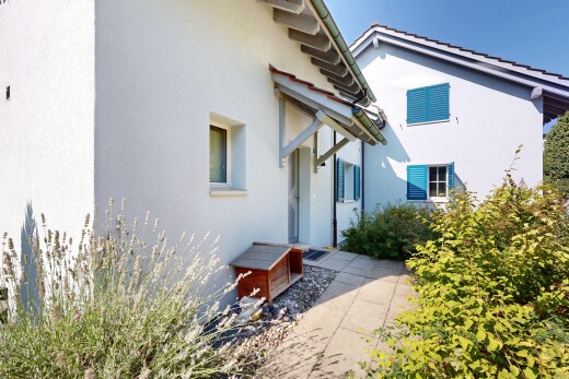 außenansicht mit property visible, stuckverkleidung, und day time