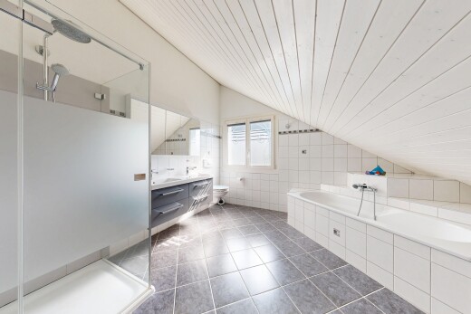 bad mit komplettes badezimmer, fliesenwand, tile wall, bad, und schminktisch