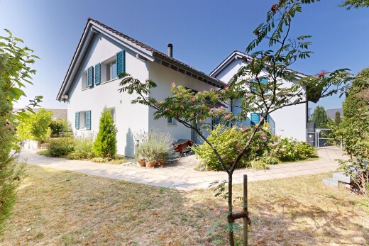 außenansicht mit property visible, stuckverkleidung, und day time