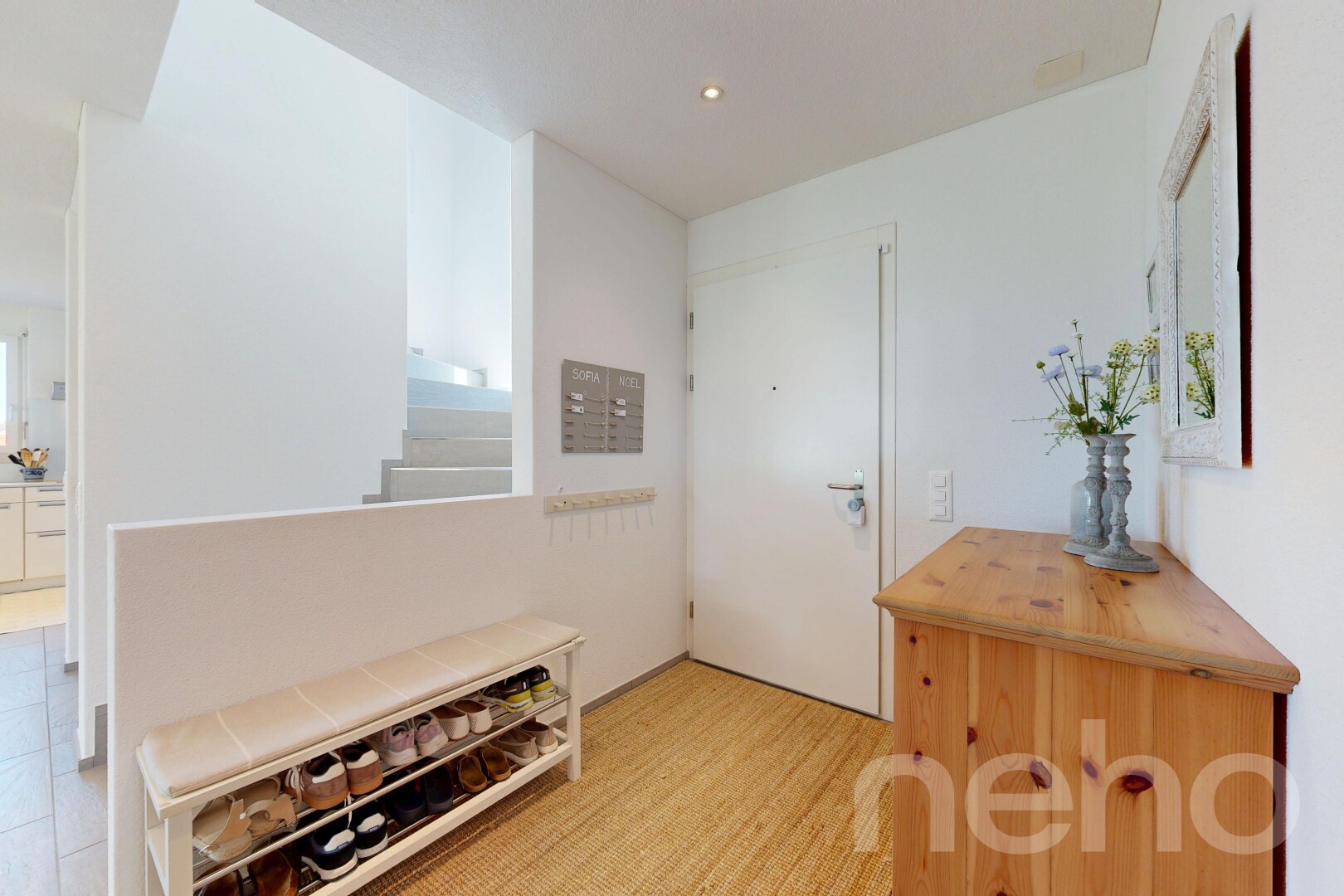 halle / korridor mit einbauleuchten, drywall, gipskartonwand, inside property, und light floor