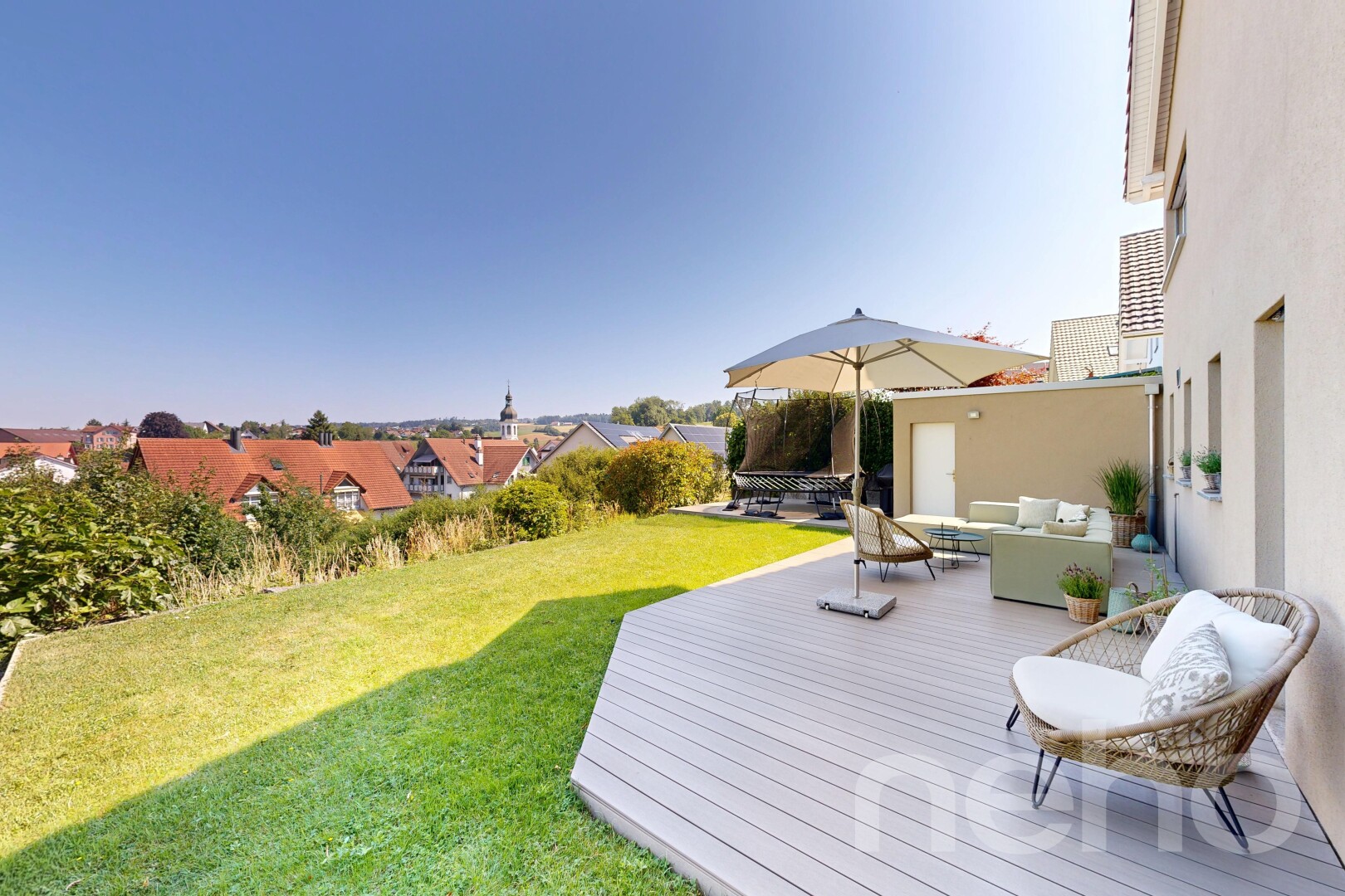terrasse mit deck, rasen, wohnraum im freien, from property, und day time
