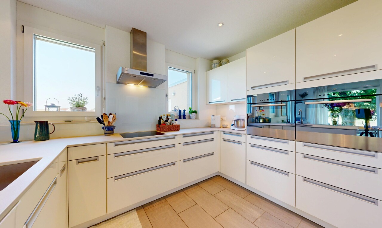 küche mit dunstabzugshaube, flat panel cabinets, schränke mit flachen paneelen, light countertops, und arbeitsplatten
