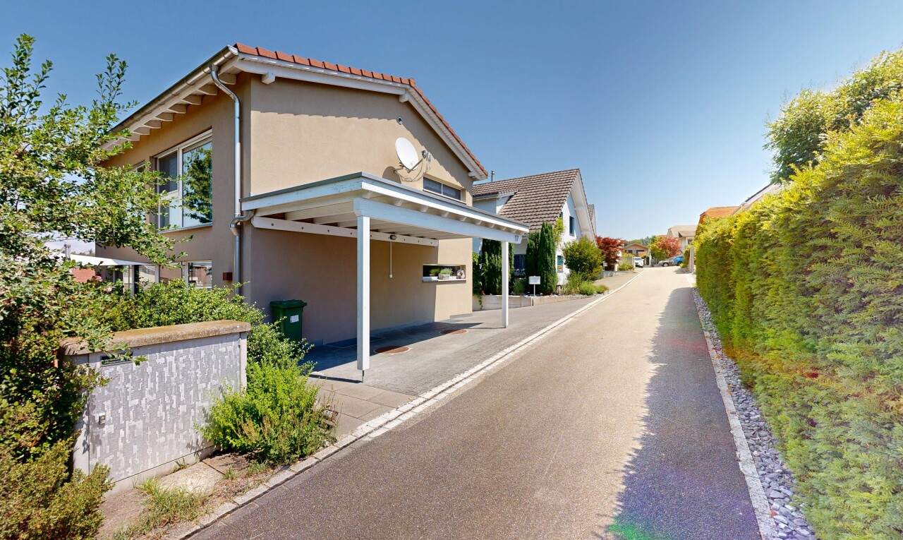 außenansicht mit ziegeldach, day time, und stuckverkleidung