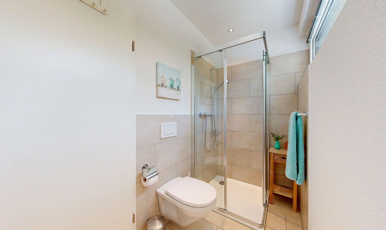 bad mit komplettes badezimmer, dusche, fliesenwand, tile wall, und fliesenboden