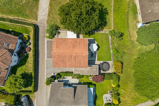 lage auf der karte mit aerial map
