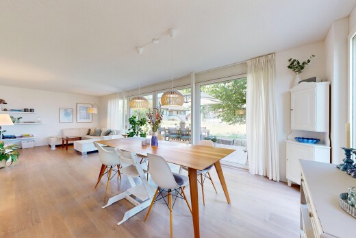 wohn- / esszimmer mit gipskartonwand, drywall, holzfußboden, wood finish floor, und light floor