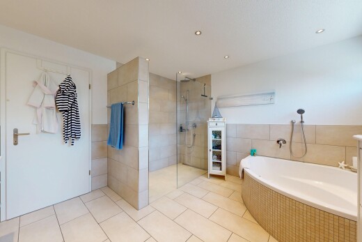 bad mit fliesenwand, tile wall, bad, komplettes badezimmer, und dusche