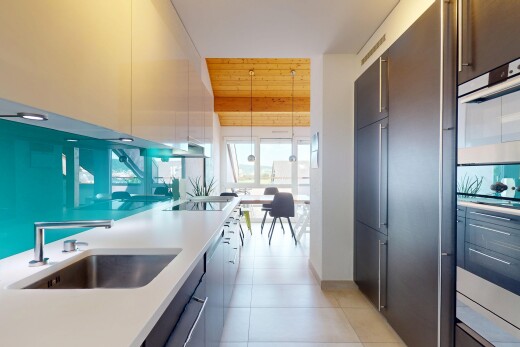 küche mit waschbecken, ofen, schränke mit flachen paneelen, arbeitsplatten, und natural light